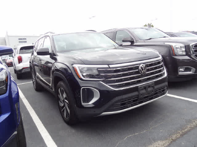 Used 2025 Volkswagen Atlas SE AWD/4WD image 3