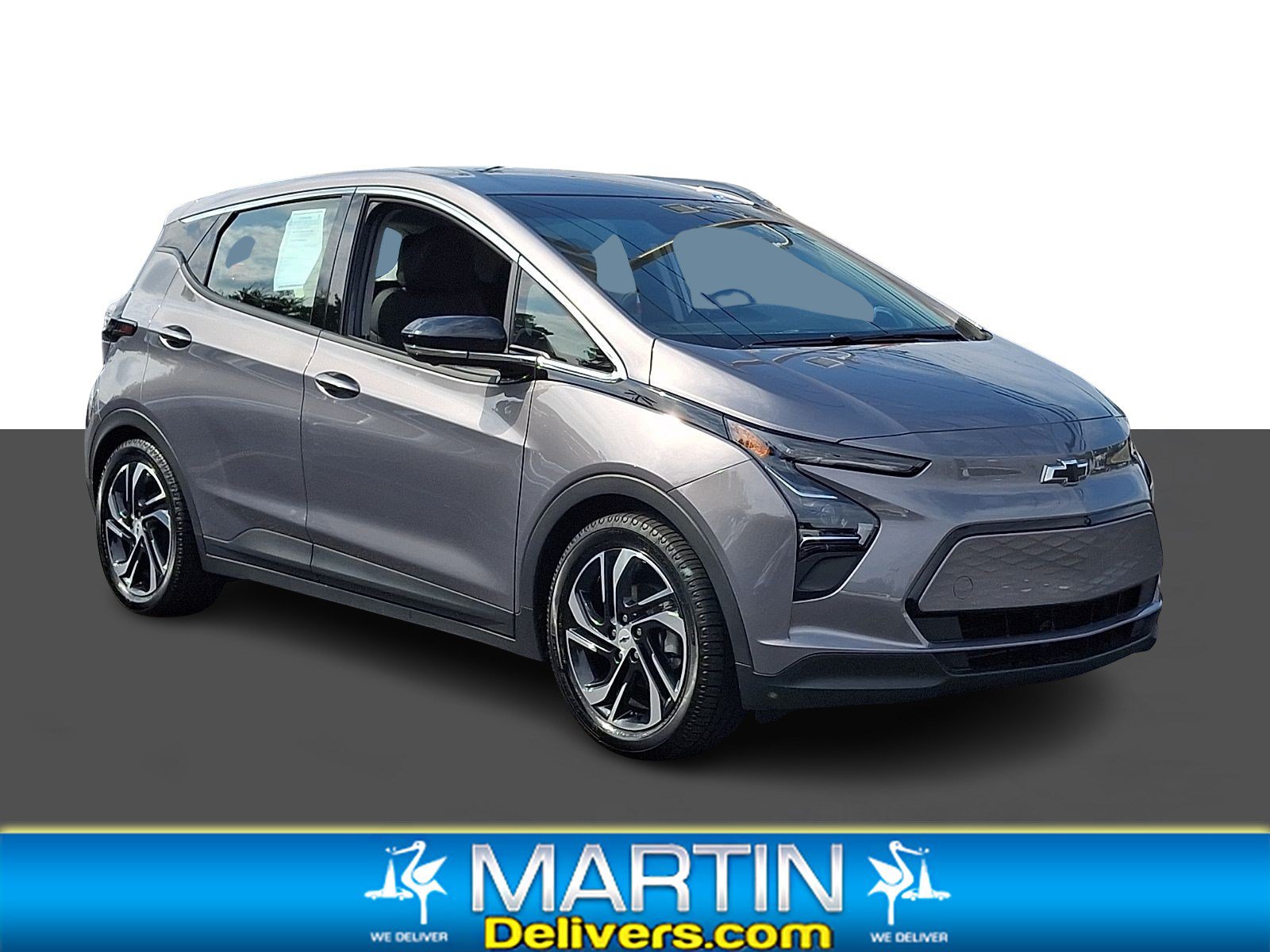 Used 2023 Chevrolet Bolt LT w/ Infotainment Package FWD image 1
