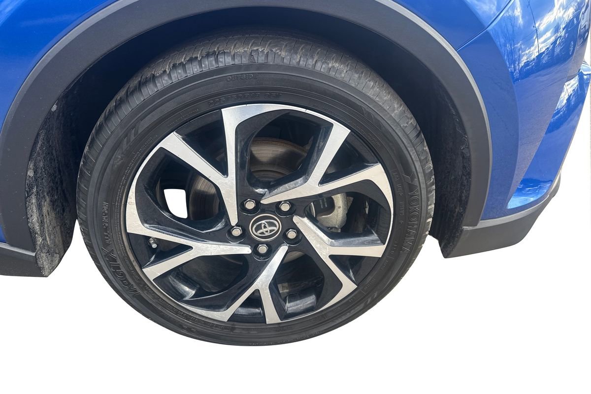 Used 2018 Toyota C-HR XLE image 22