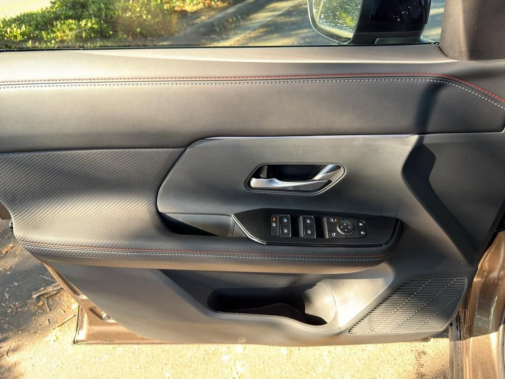 New 2026 Nissan Kicks SR image 17