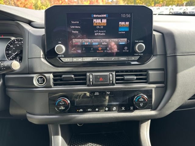 Used 2024 Nissan Pathfinder S image 21