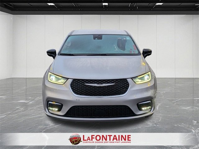 Used 2024 Chrysler Pacifica Touring-L image 8