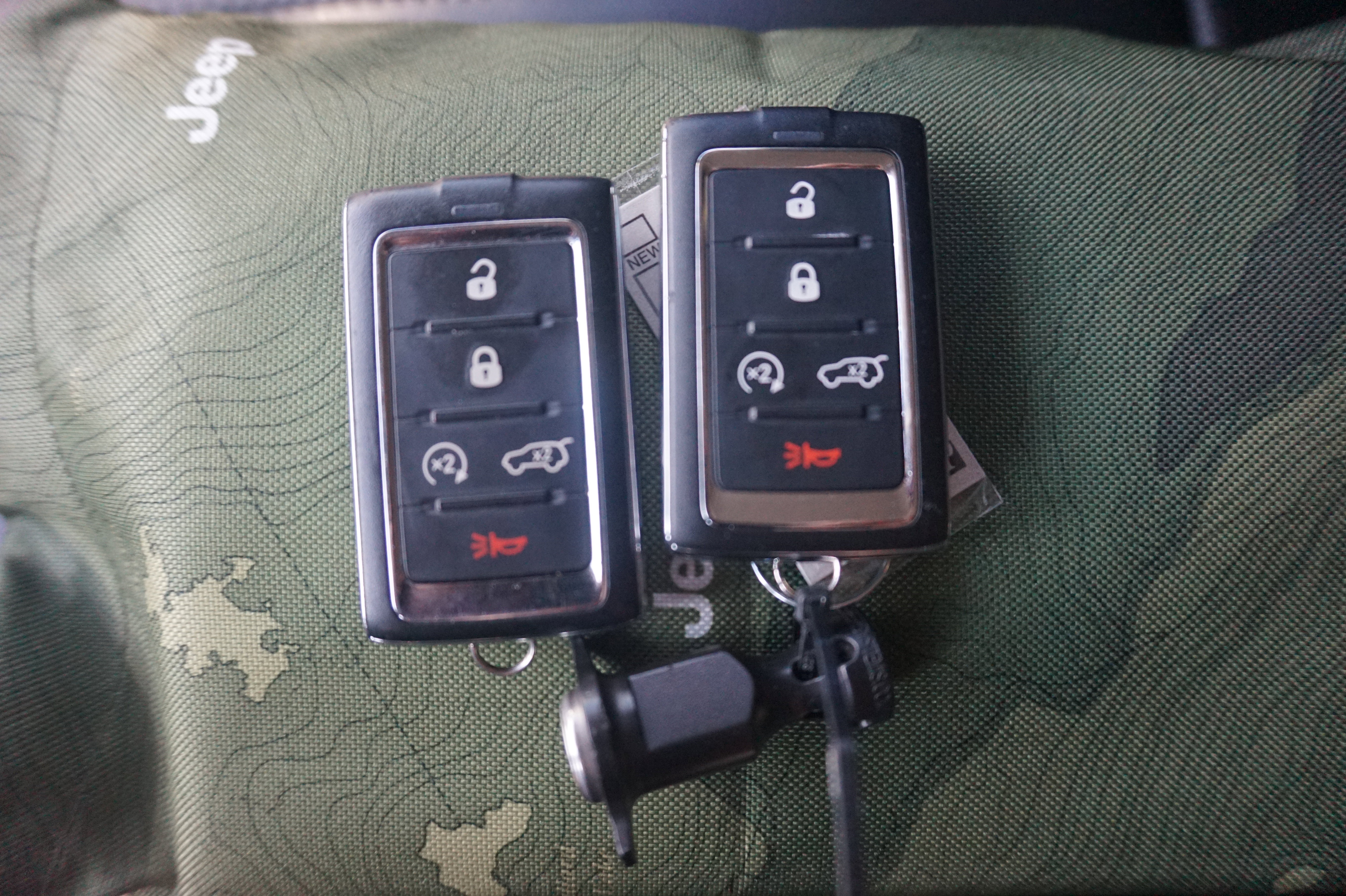 Used 2023 Jeep Grand Cherokee Laredo w/ Luxury Tech Group I image 35