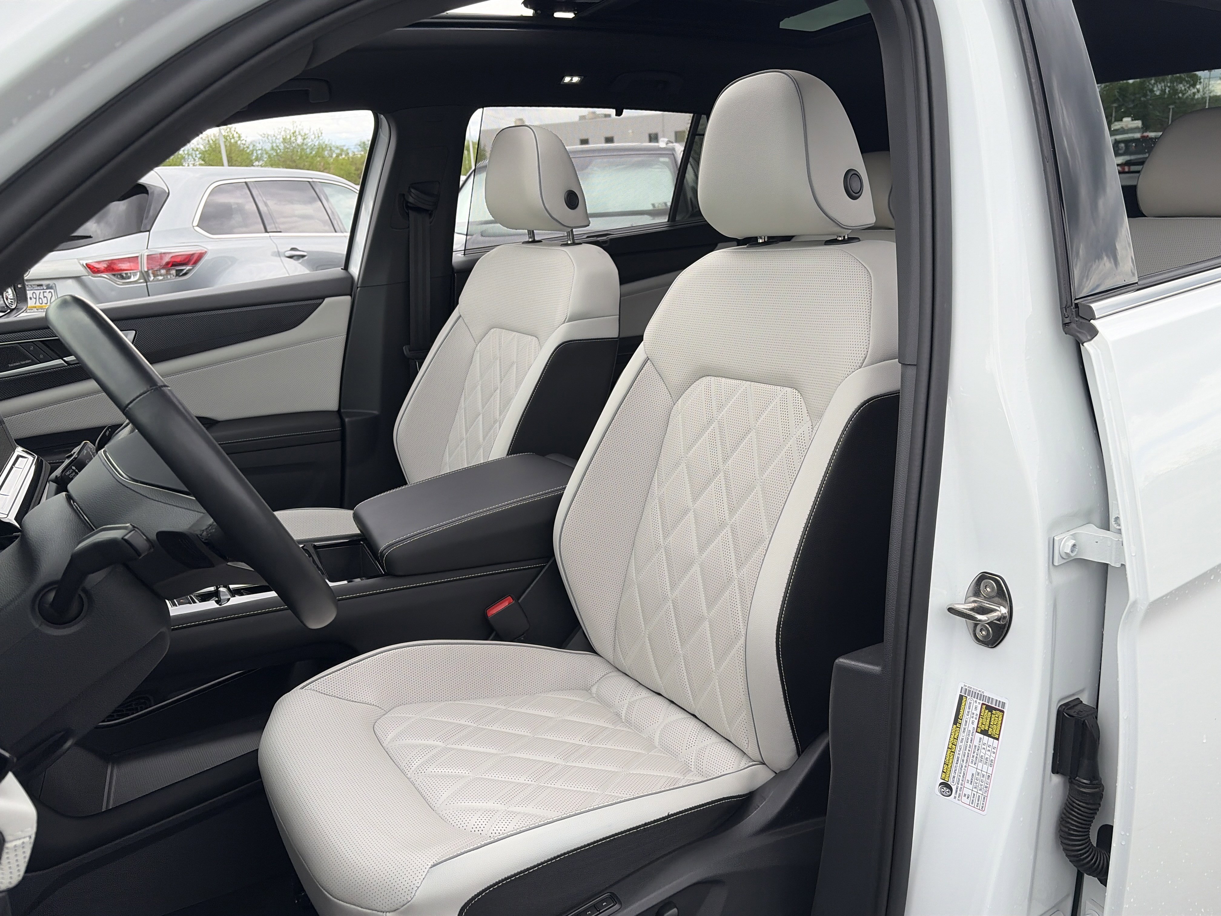 Used 2024 Volkswagen Atlas Cross Sport SEL Premium R-Line image 26