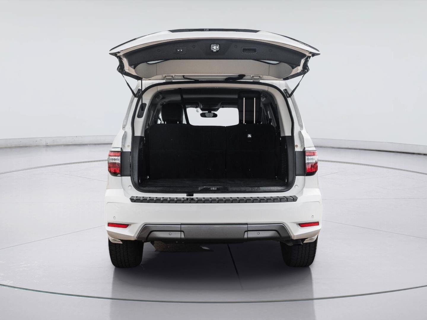 Used 2022 Nissan Armada SL w/ Captain's Chairs Package RWD image 9