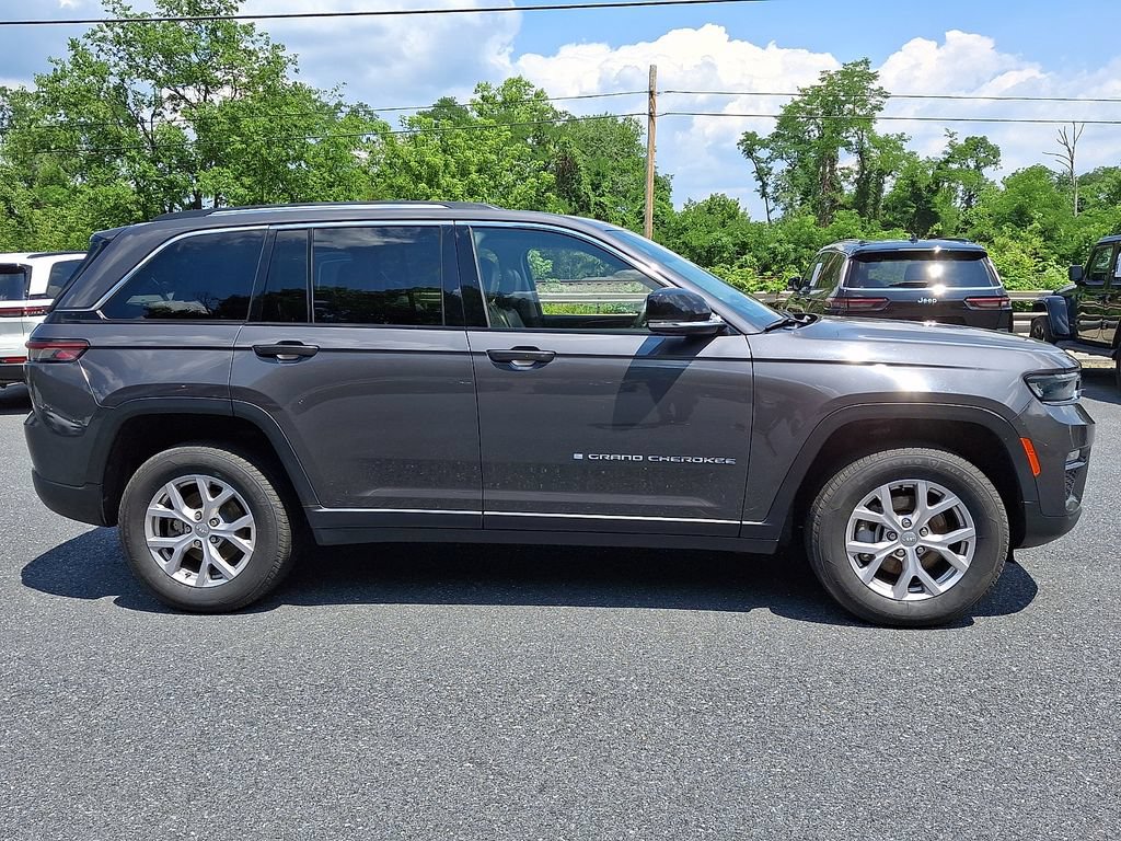 Used 2022 Jeep Grand Cherokee Limited AWD/4WD image 11