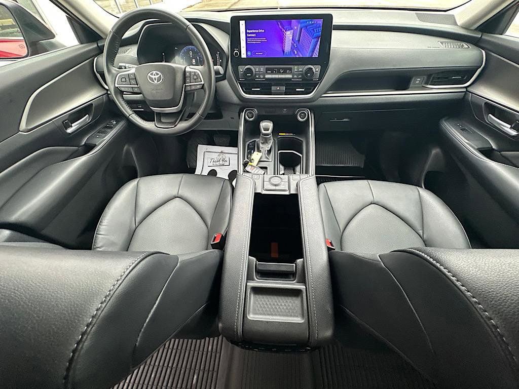 Certified 2024 Toyota Grand Highlander XLE image 16