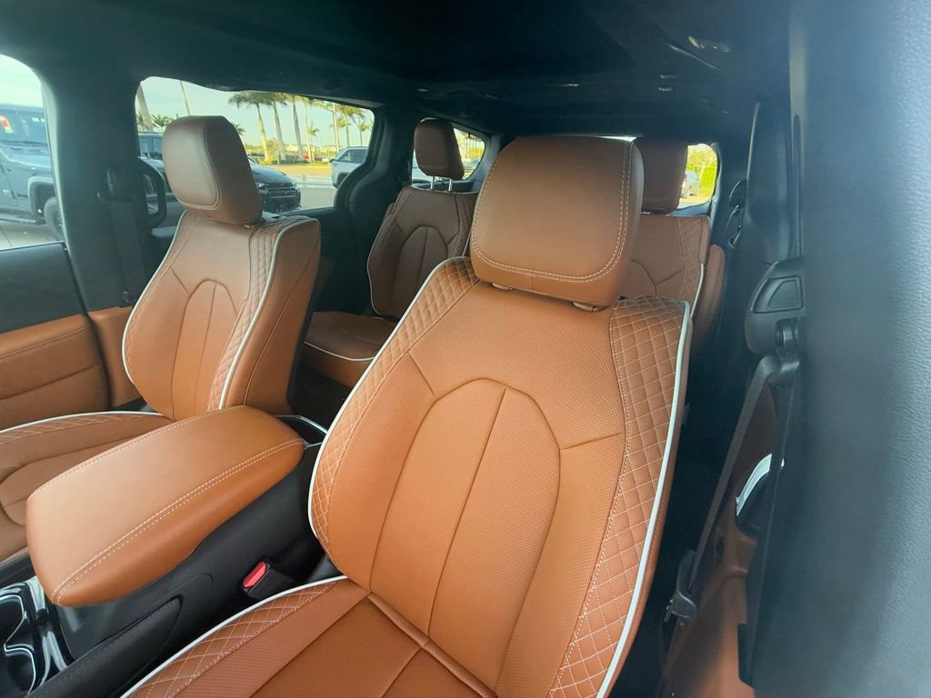 New 2026 Chrysler Pacifica Pinnacle image 24