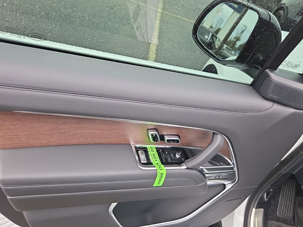 New 2026 Land Rover Range Rover SE image 11