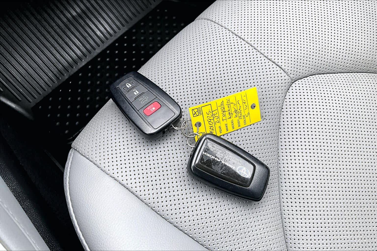 Used 2021 Toyota Highlander Platinum FWD image 15