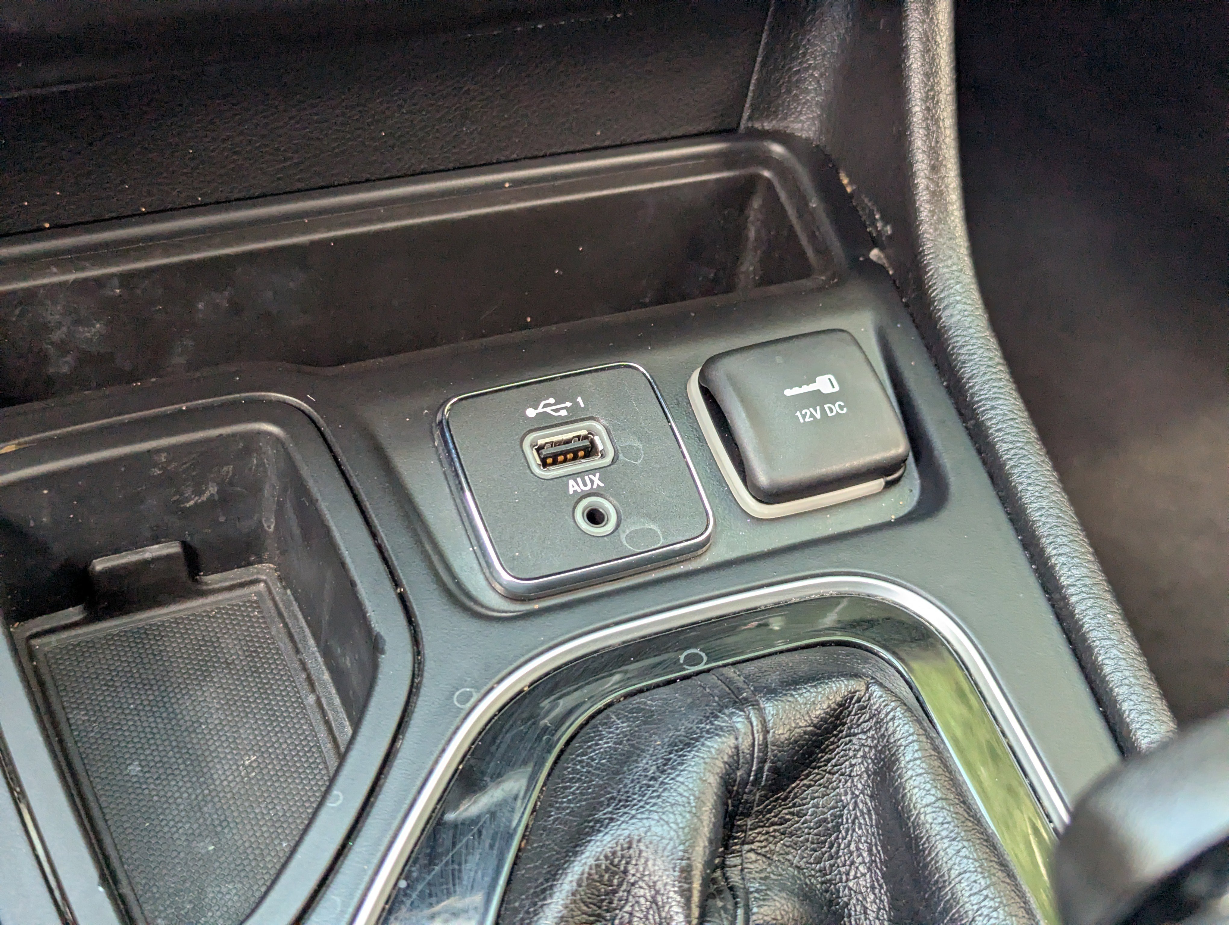 Used 2019 Jeep Cherokee Latitude Plus FWD image 26