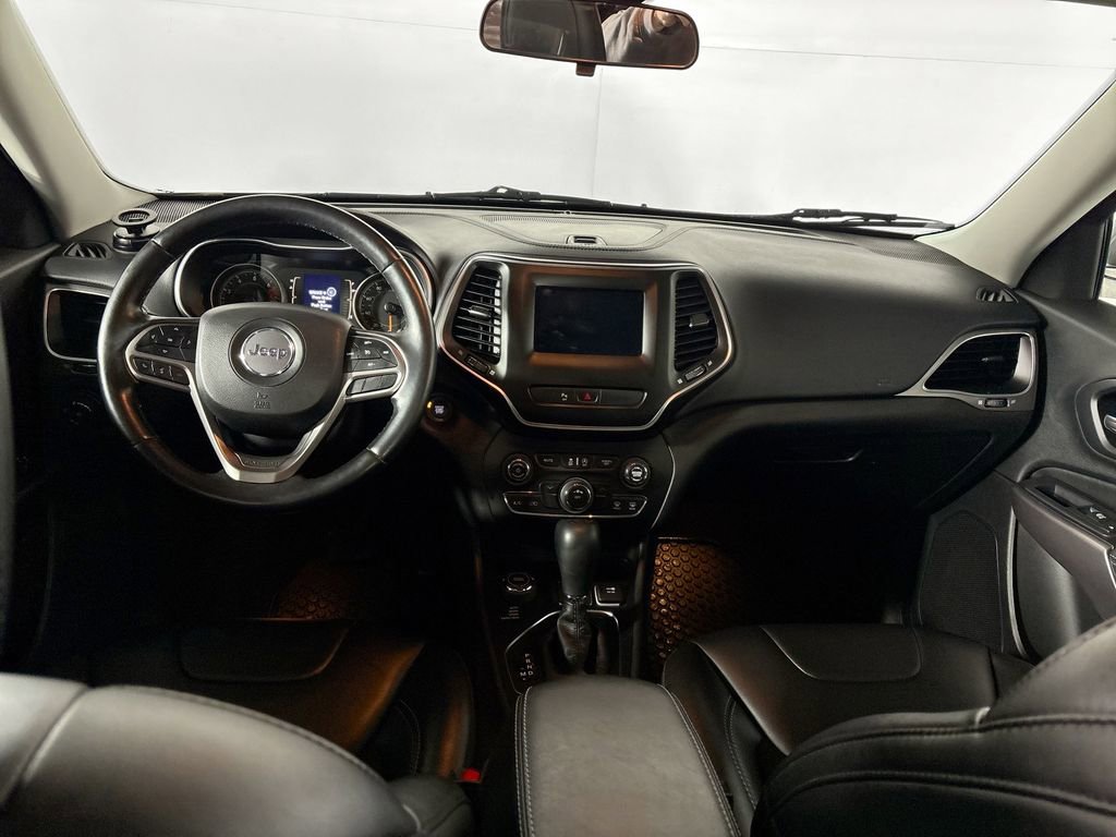 Used 2019 Jeep Cherokee Latitude Plus w/ Cold Weather Group image 12