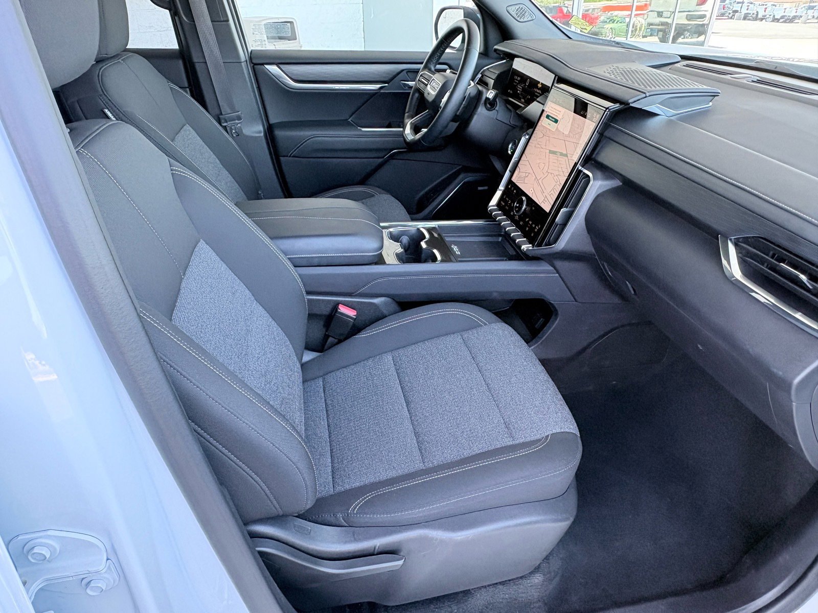 Used 2025 GMC Acadia Elevation image 19