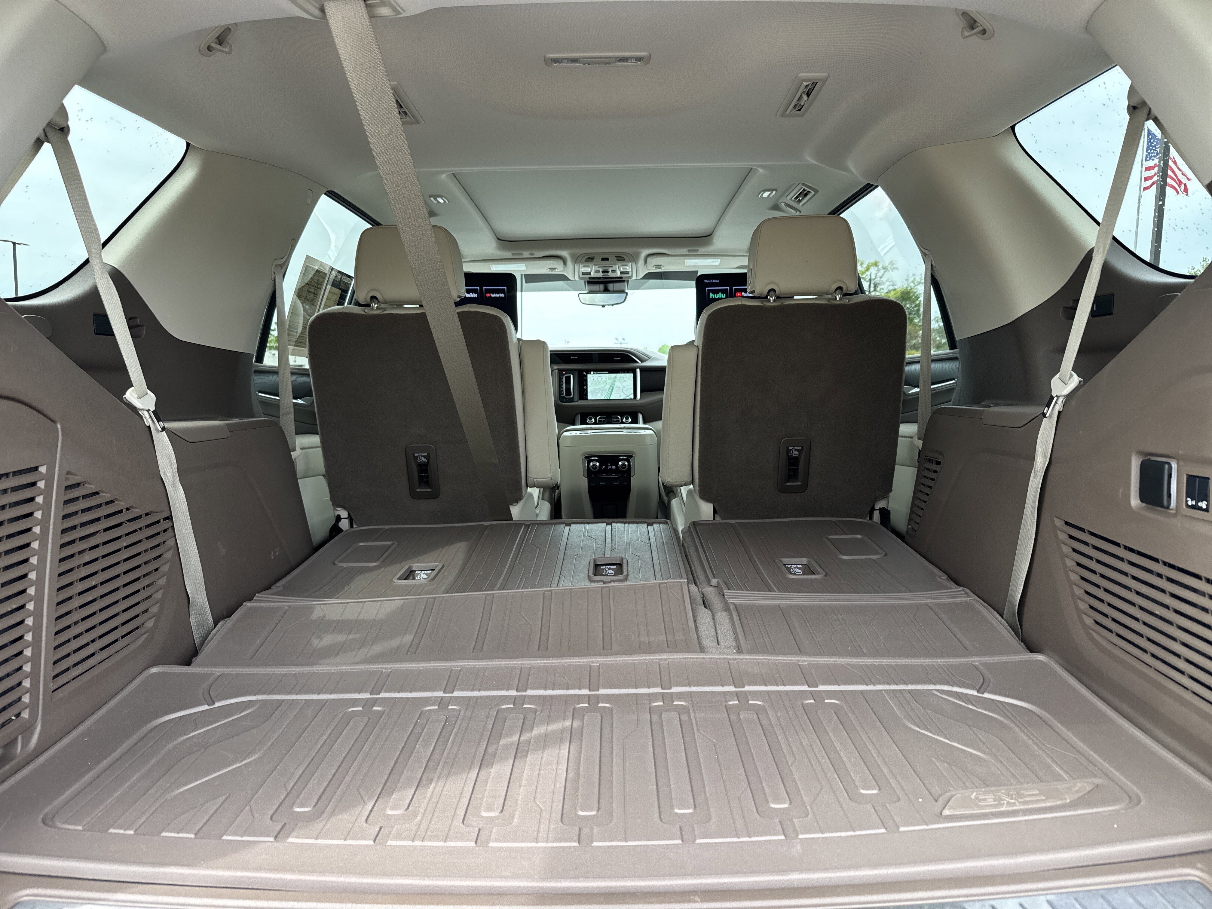 Used 2024 GMC Yukon Denali w/ Advanced Technology Package image 39