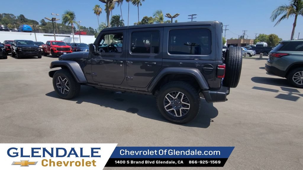 Used 2025 Jeep Wrangler Unlimited Sahara AWD/4WD image 6