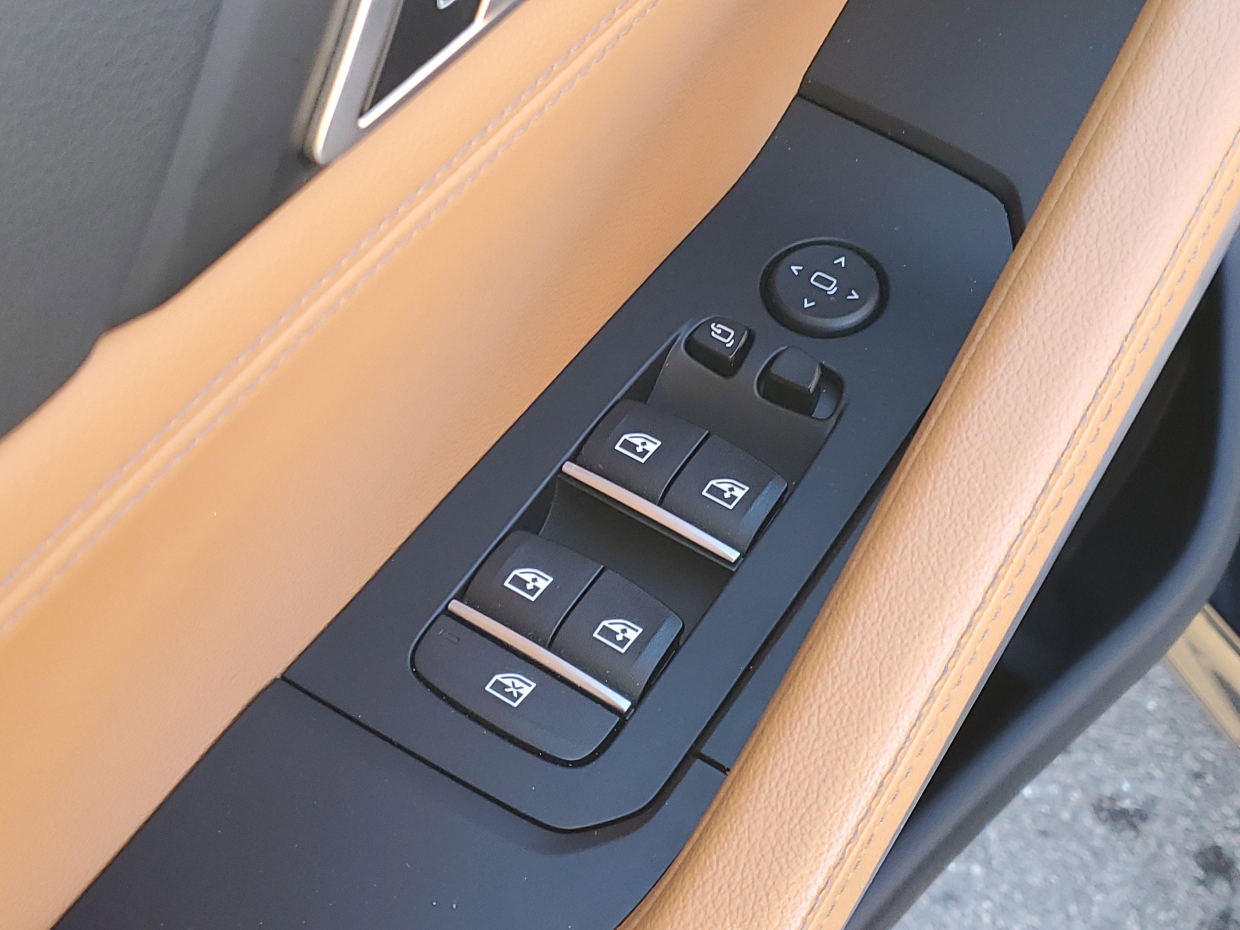 Used 2022 BMW X6 xDrive40i w/ Executive Package image 6