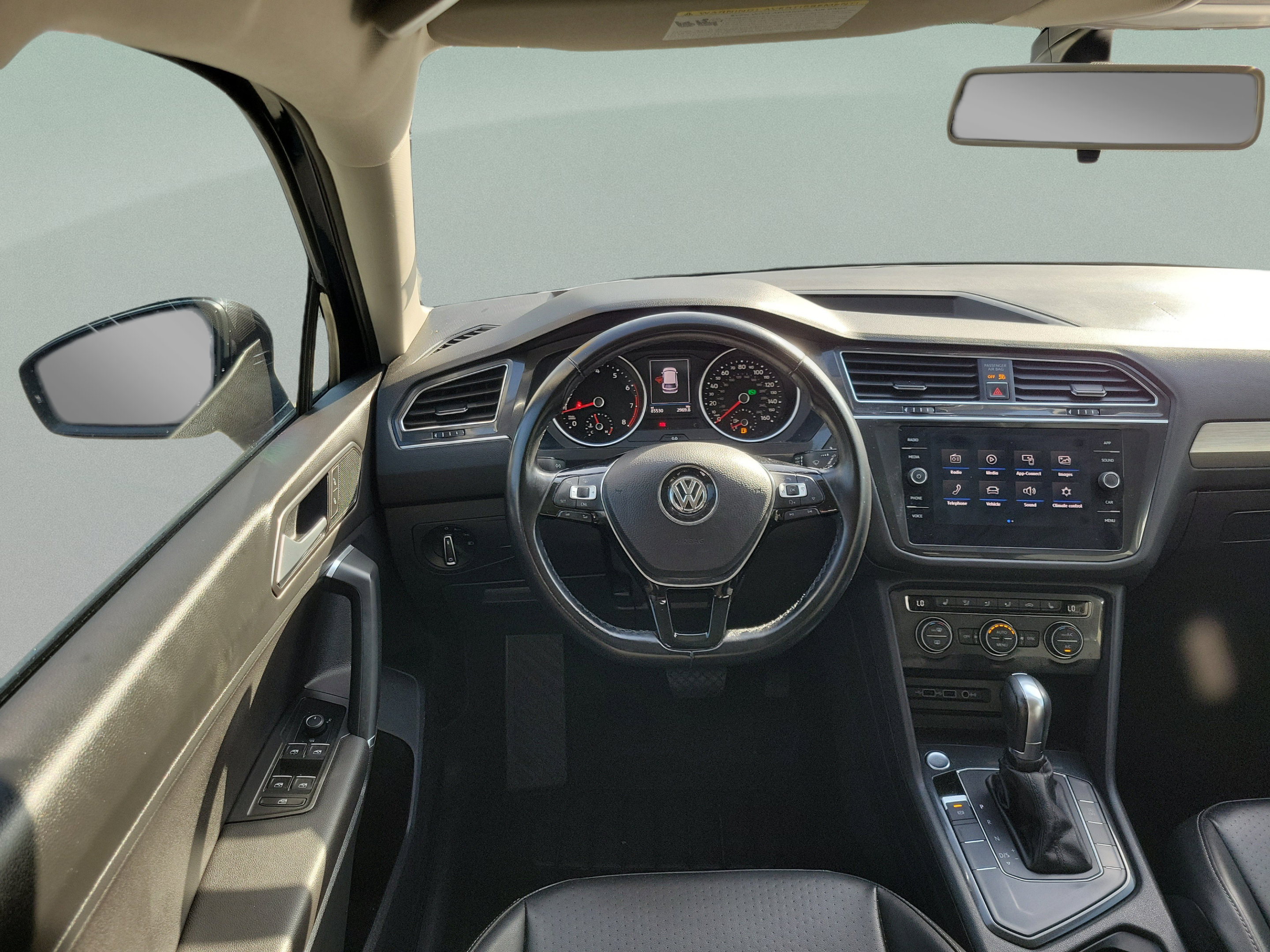 Used 2018 Volkswagen Tiguan SE w/ Panoramic Sunroof Package FWD image 22