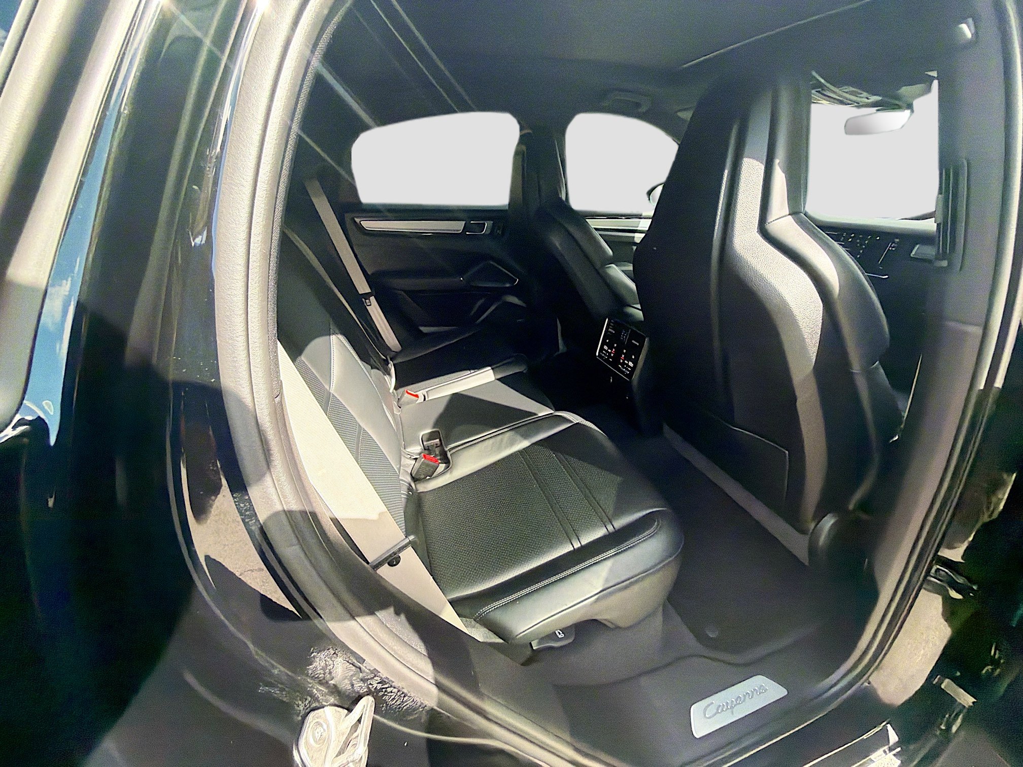 Used 2023 Porsche Cayenne Platinum Edition image 26