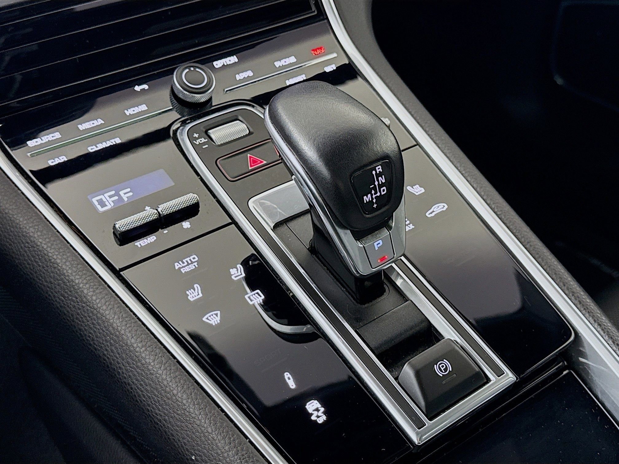 Certified 2023 Porsche Panamera 4 image 20