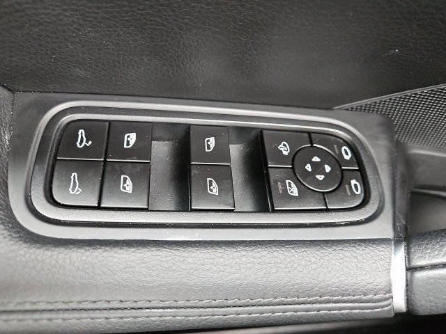 Used 2022 Porsche Cayenne Platinum Edition AWD/4WD image 24