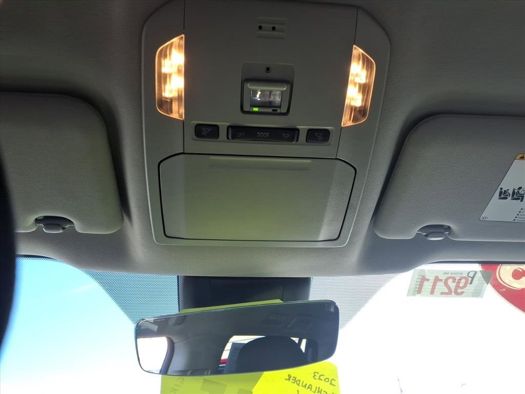 Used 2023 Toyota Highlander L image 24