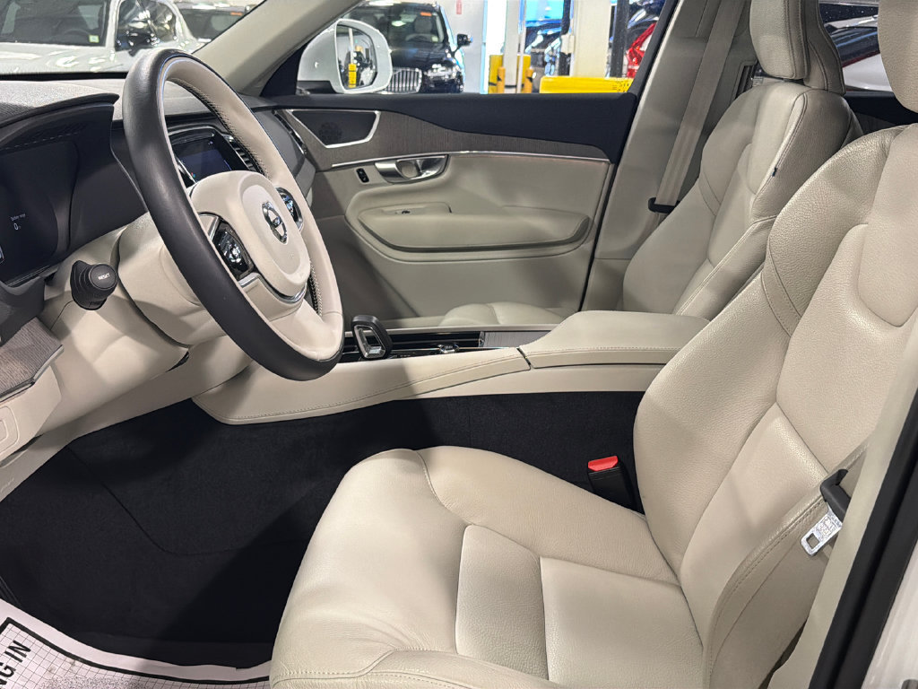 Certified 2025 Volvo XC90 T8 Plus w/ Protection Package Premier AWD/4WD image 10