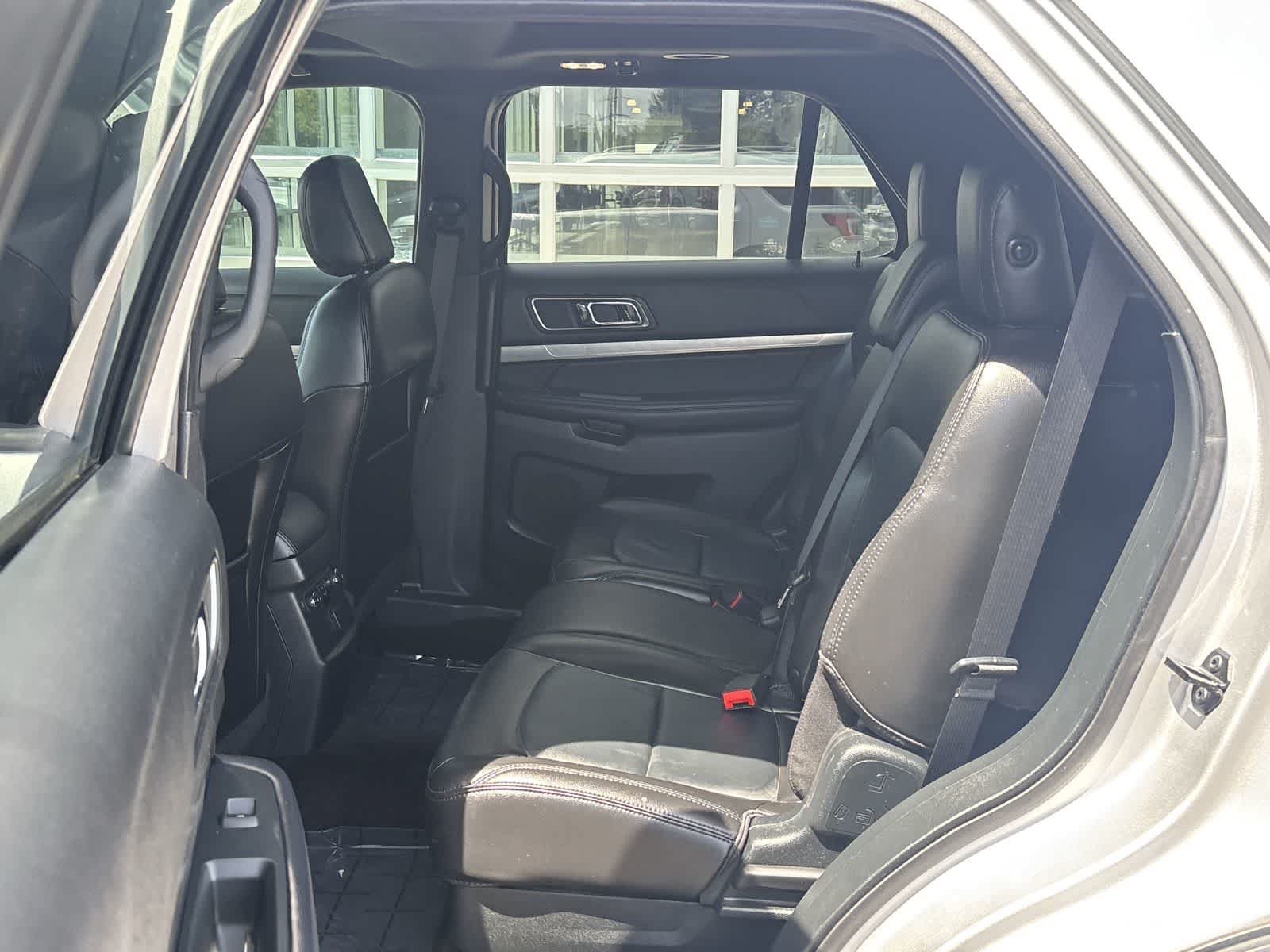 Used 2018 Ford Explorer XLT AWD/4WD image 11