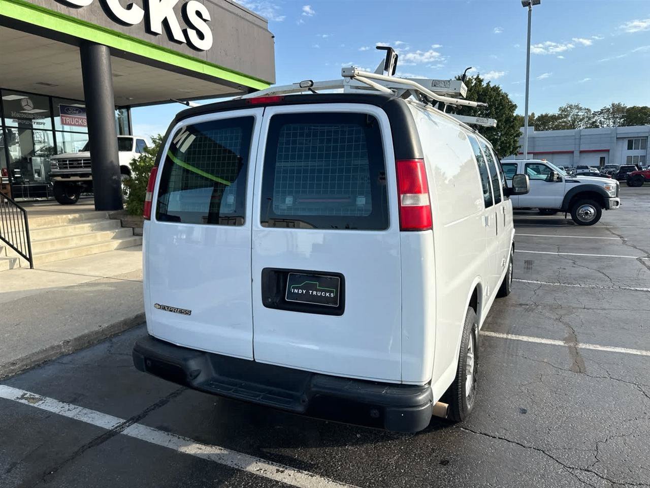 Used 2018 Chevrolet Express 2500 w/ Driver Convenience Package RWD image 8