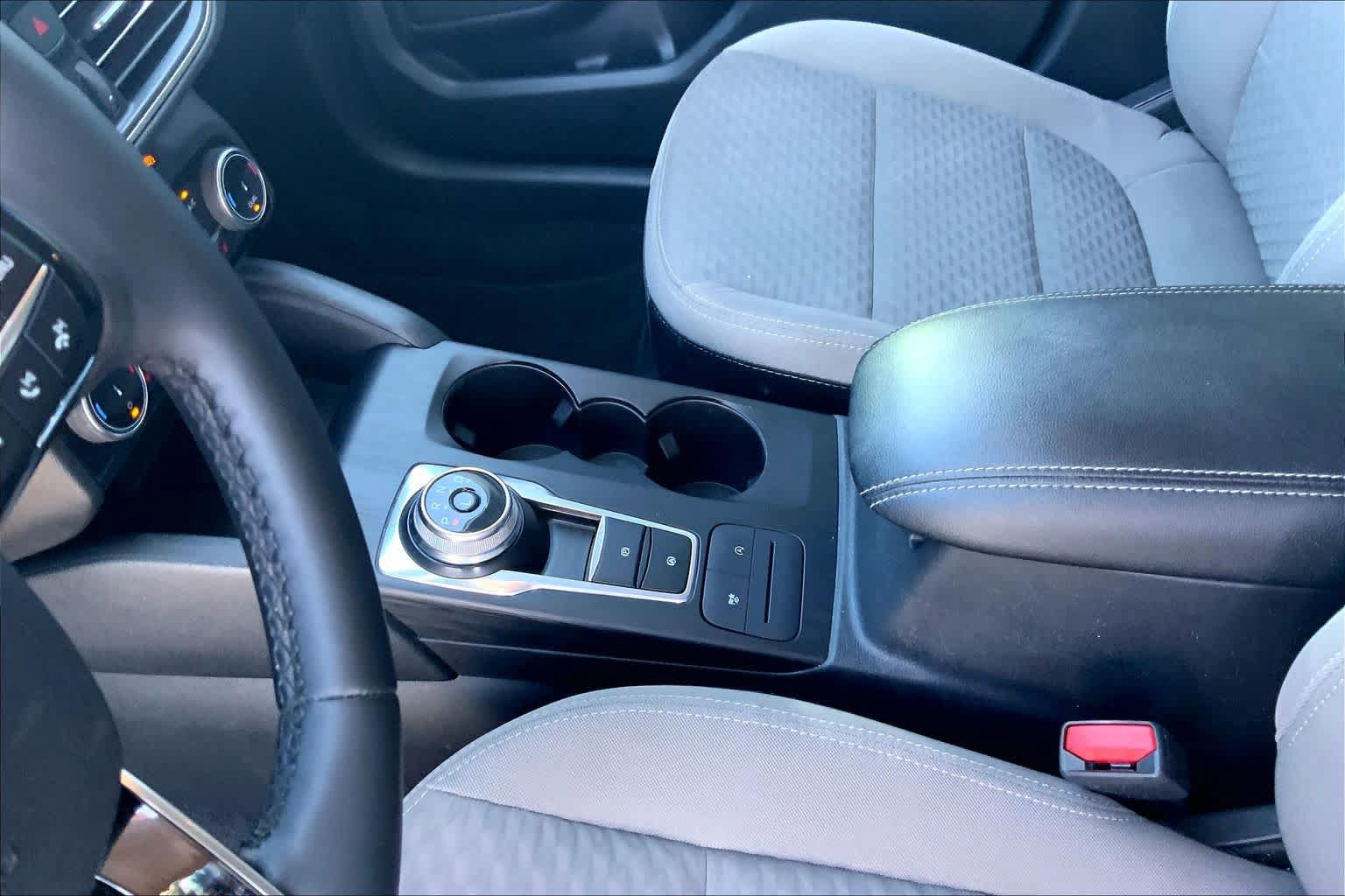 Used 2022 Ford Escape SE w/ SE Sport Appearance Package FWD image 17