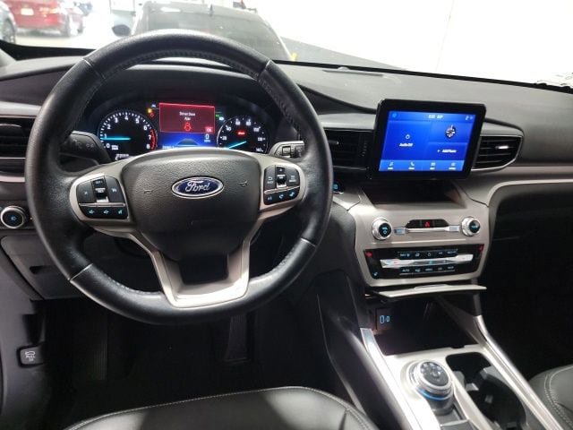 Used 2022 Ford Explorer XLT w/ Equipment Group 202A AWD/4WD image 13
