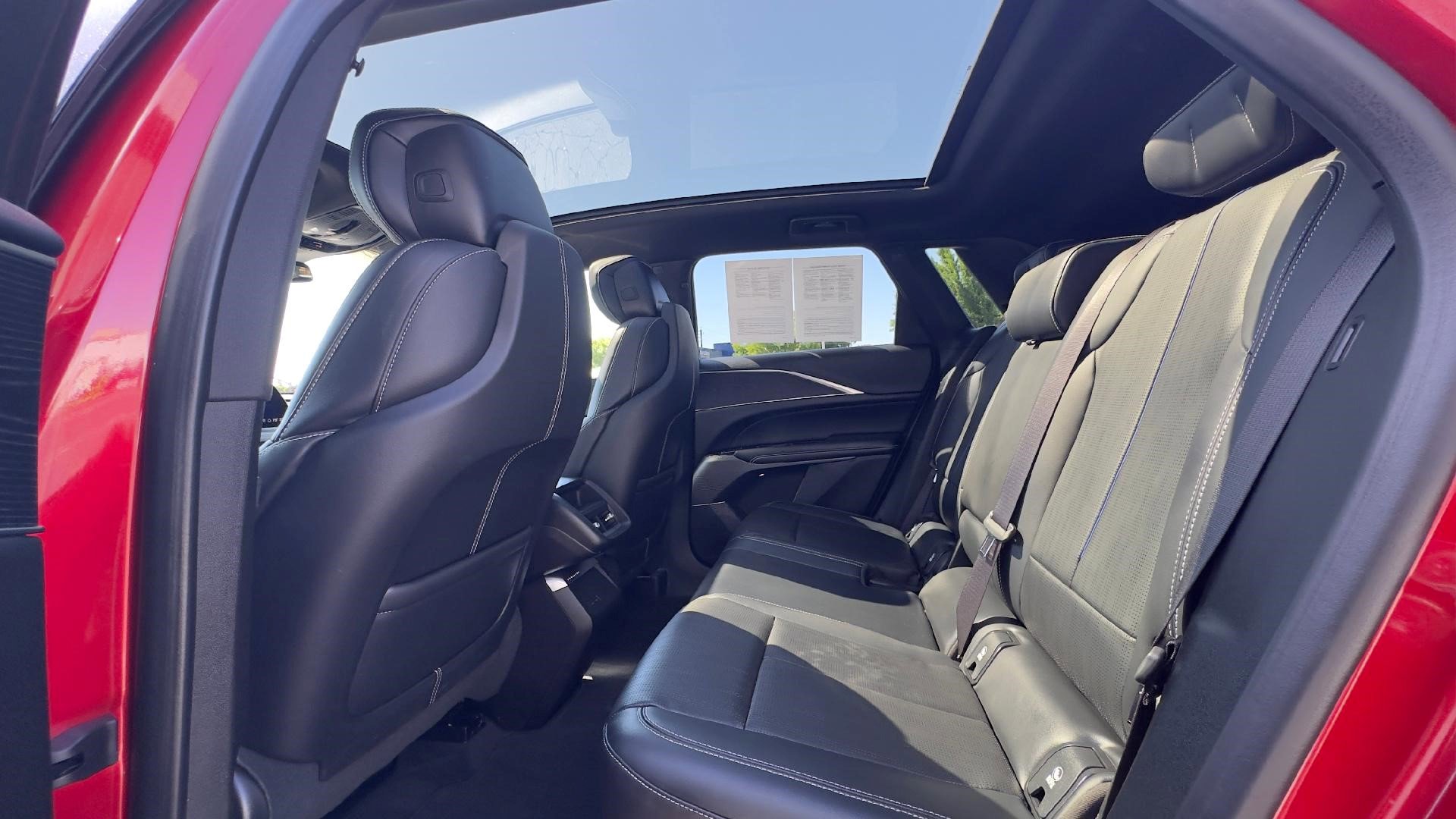 Certified 2024 Cadillac Lyriq Luxury AWD/4WD image 12