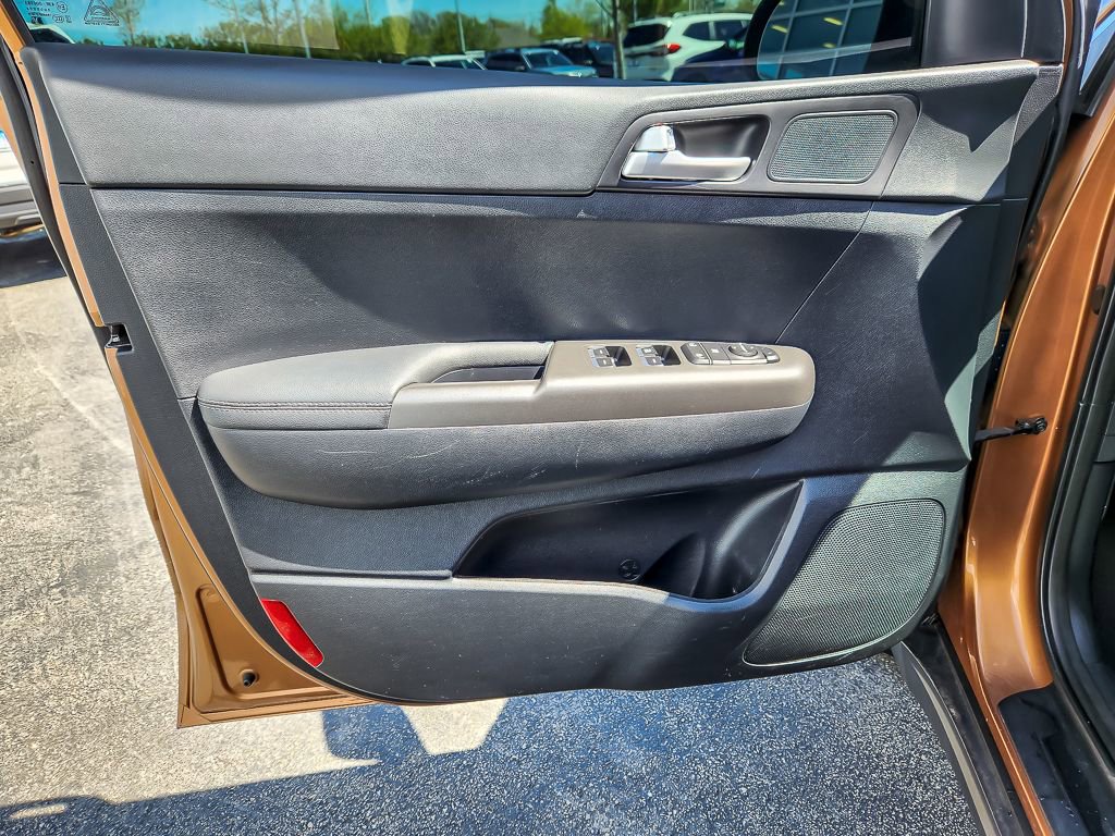 Used 2021 Kia Sportage LX FWD image 16