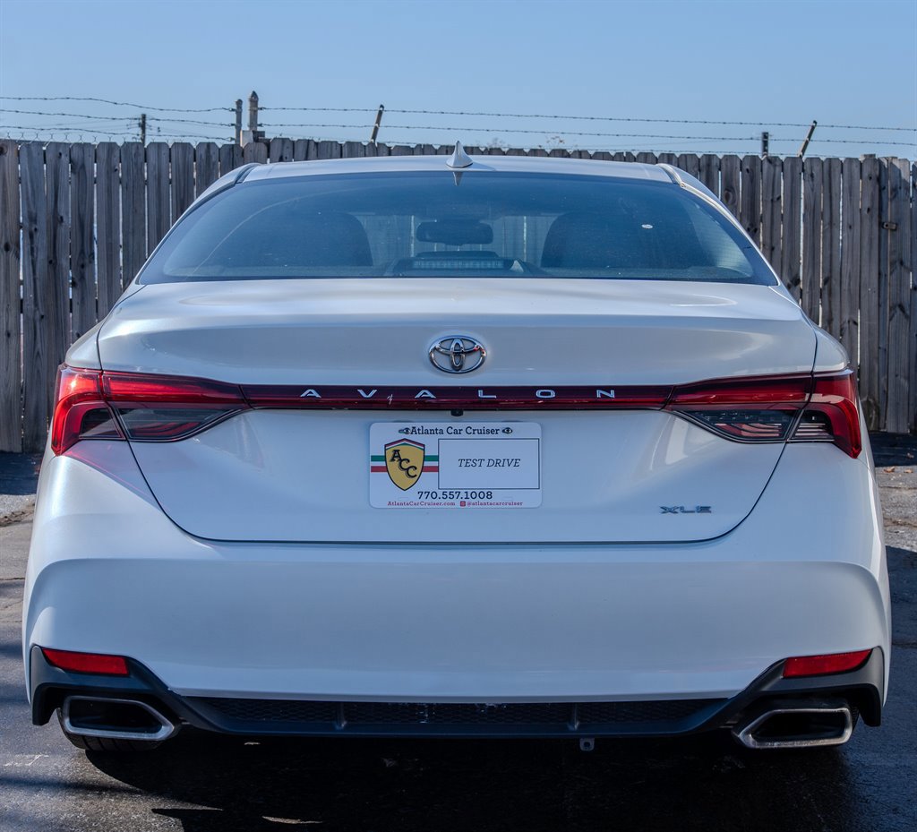Used 2020 Toyota Avalon XLE FWD image 4