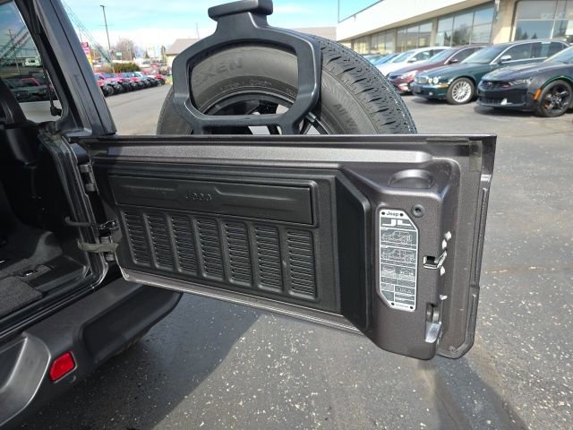 Used 2025 Jeep Wrangler Unlimited Sahara w/ Safety Group AWD/4WD image 54