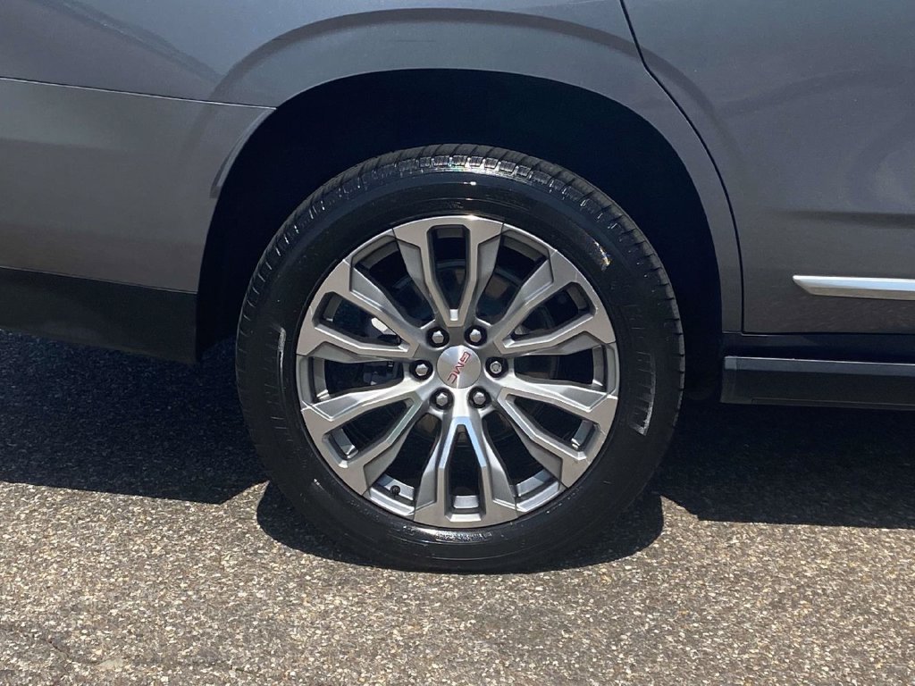 Used 2021 GMC Yukon Denali w/ Denali Premium Package RWD image 11