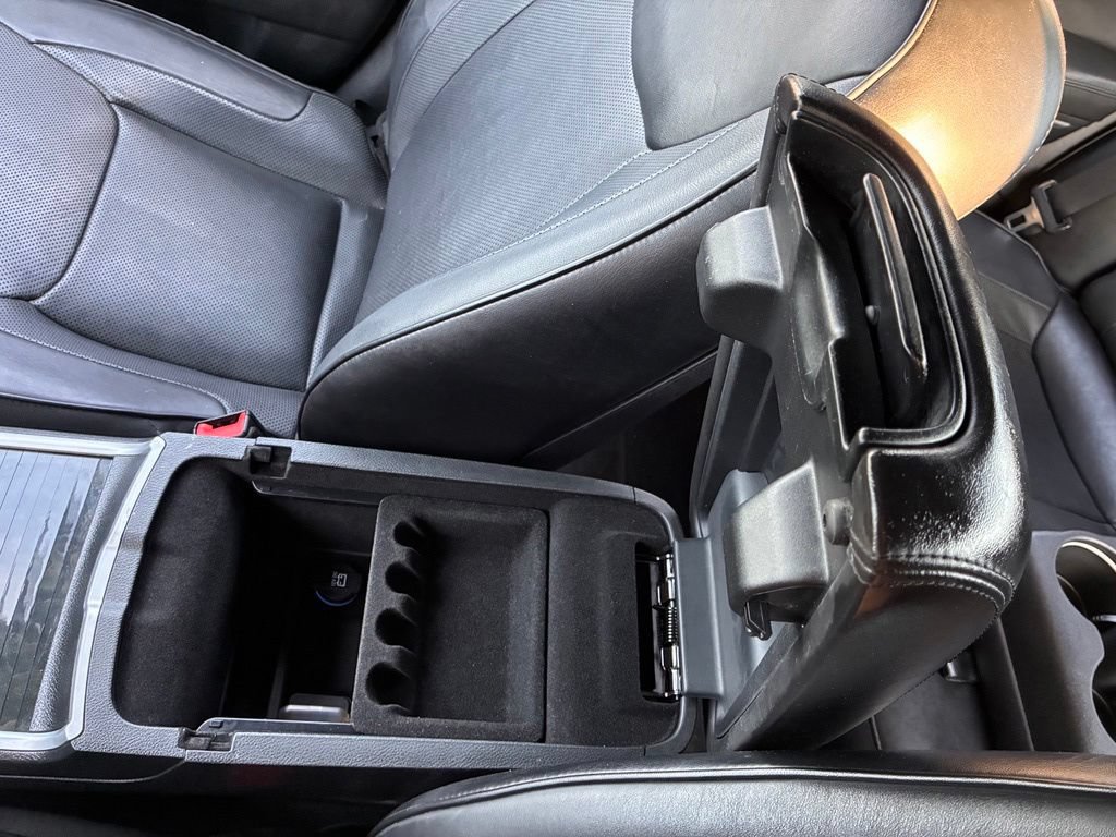 Used 2014 Chrysler 300 C w/ Beats Audio Group RWD image 38