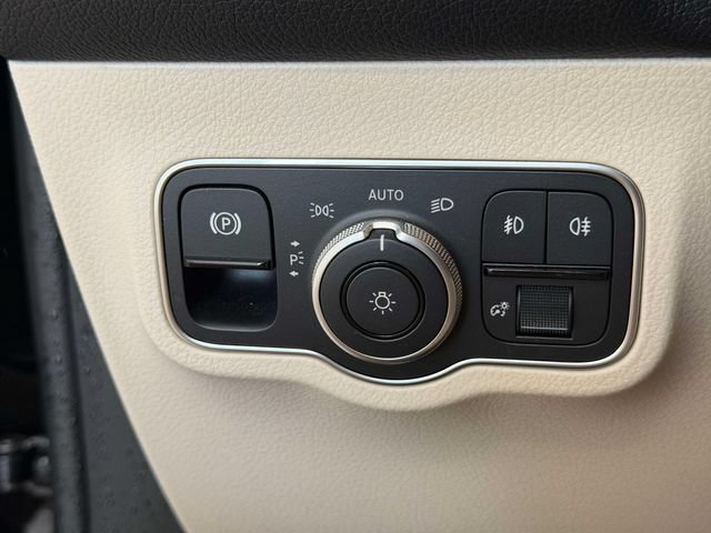 Certified 2023 Mercedes-Benz GLB 250 4MATIC image 21