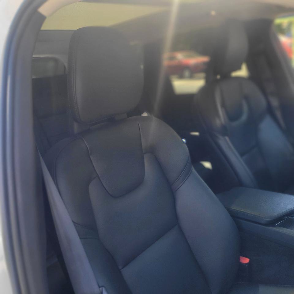 Used 2018 Volvo XC60 T5 Momentum w/ Vision Package AWD/4WD image 28