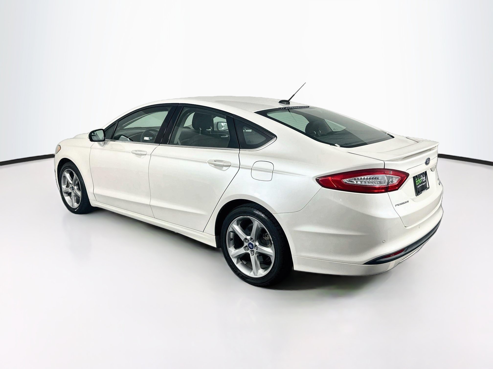Used 2013 Ford Fusion SE FWD image 5