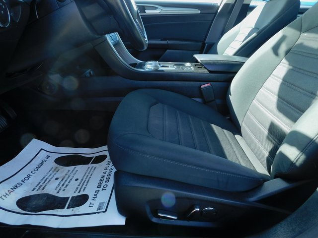 Used 2020 Ford Fusion SE image 22