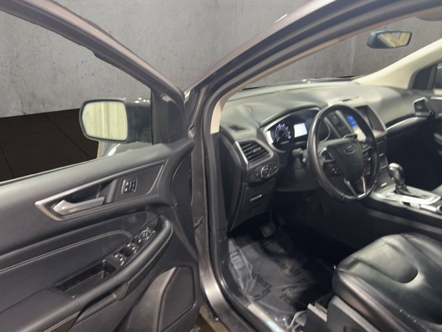 Used 2017 Ford Edge Titanium w/ Technology Package AWD/4WD image 35