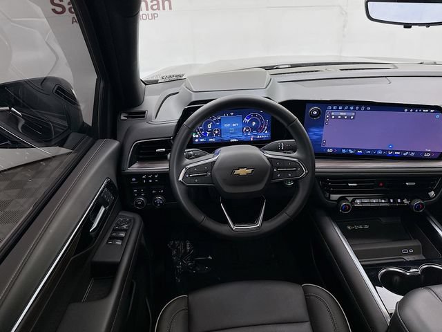 Used 2025 Chevrolet Suburban Premier AWD/4WD image 25