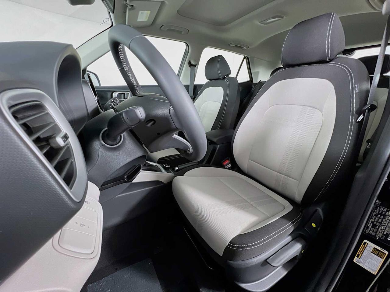 New 2025 Hyundai Venue SEL image 13