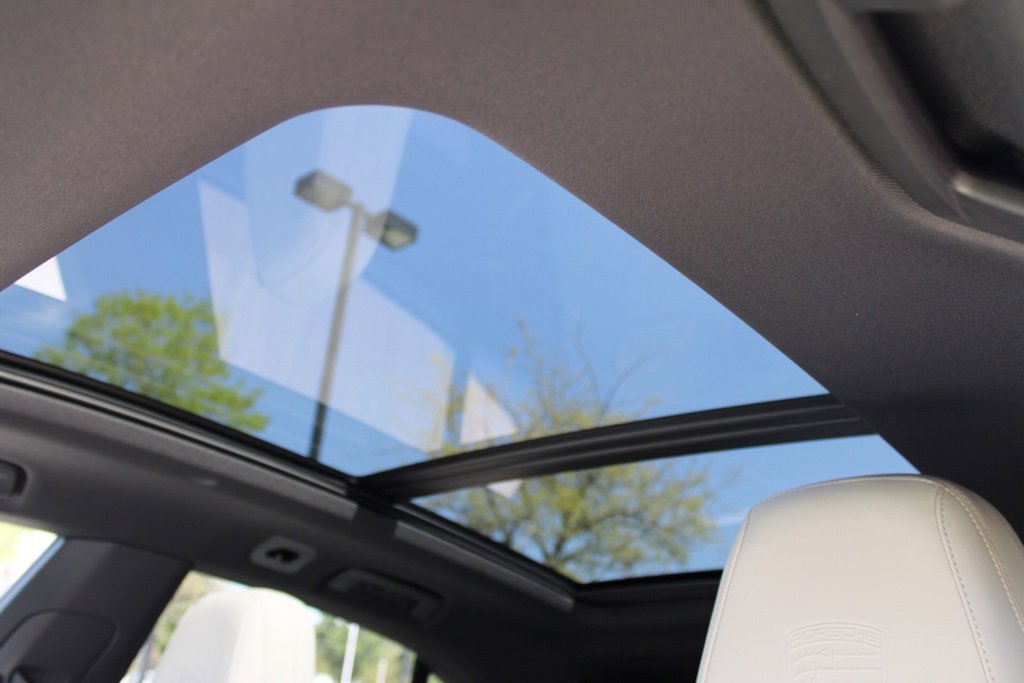 New 2024 Porsche Macan 4 Electric image 34