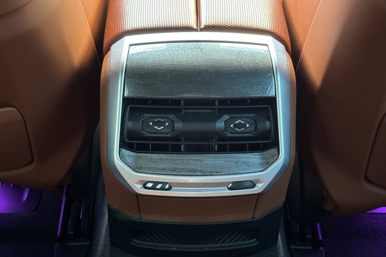 Certified 2024 BMW i7 xDrive60 w/ Premium Package AWD/4WD image 16