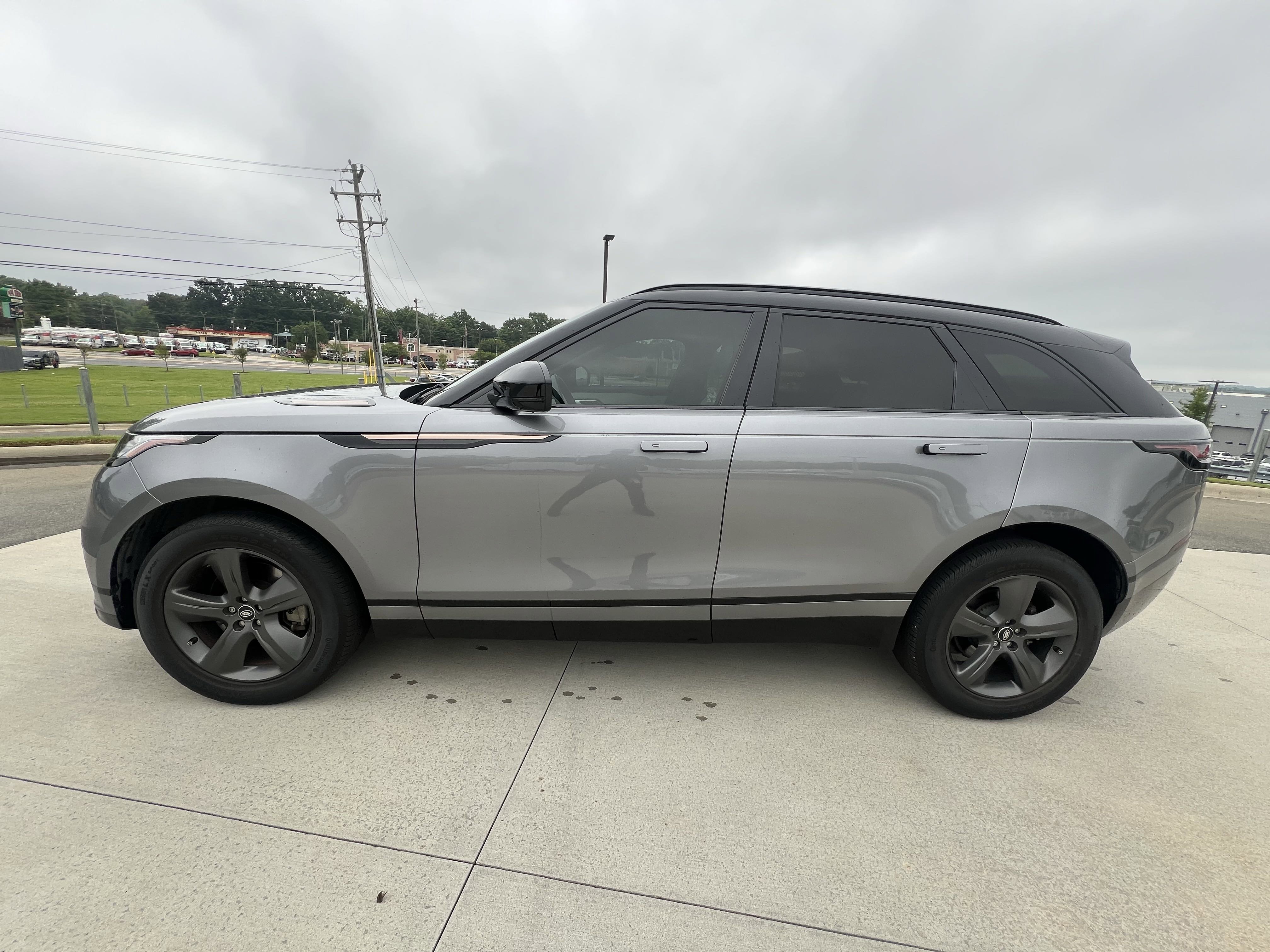 Certified 2023 Land Rover Range Rover Velar R-Dynamic S image 4