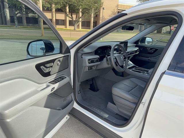 Used 2020 Lincoln Aviator Reserve w/ Class IV Trailer Tow Package RWD image 7