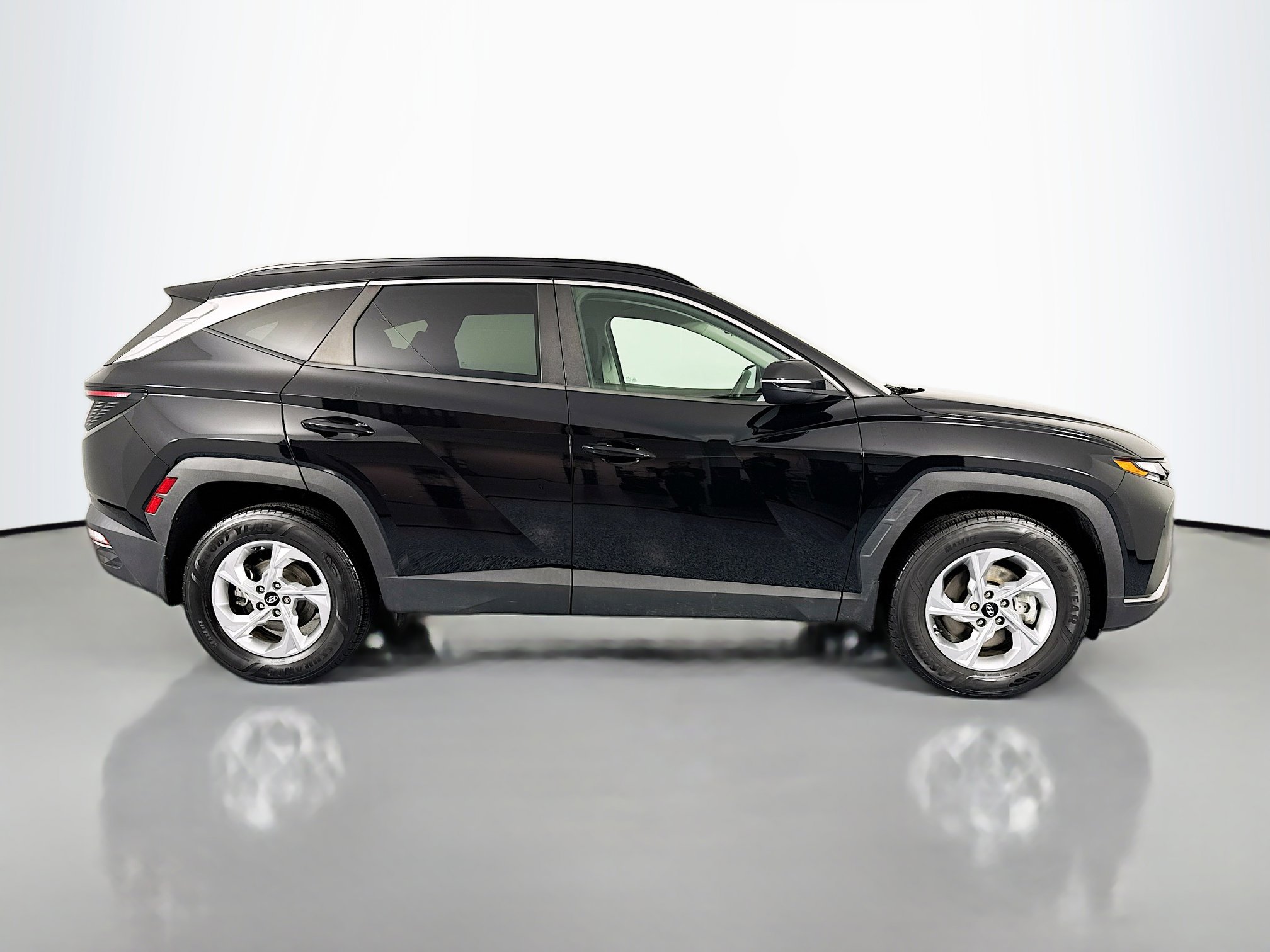 Used 2022 Hyundai Tucson SEL w/ Winter Package AWD/4WD image 4