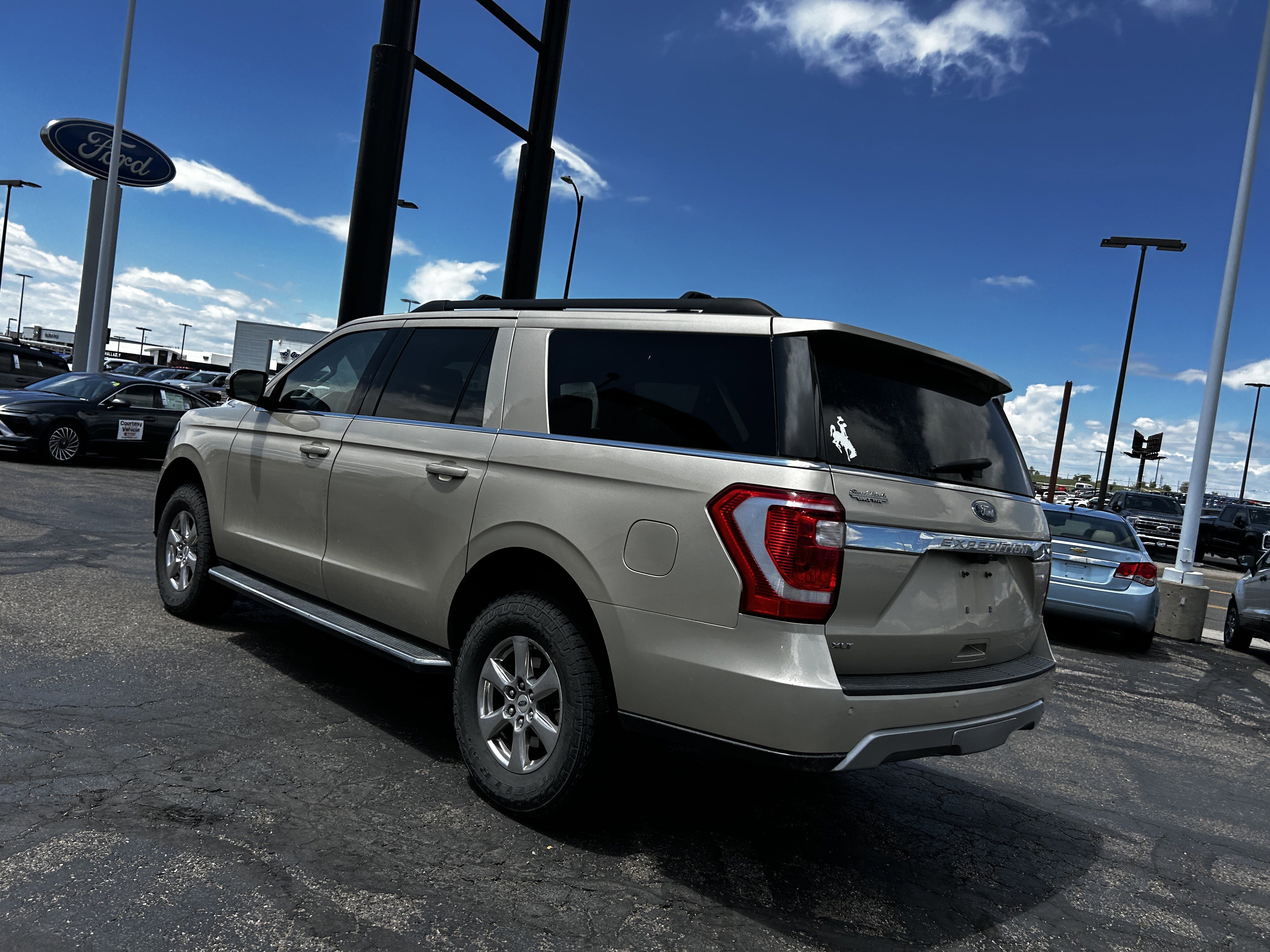 Used 2018 Ford Expedition Max XLT w/ Equipment Group 202A AWD/4WD image 3