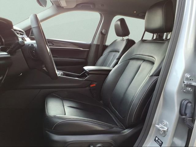 Used 2023 Jeep Grand Cherokee Limited AWD/4WD image 12
